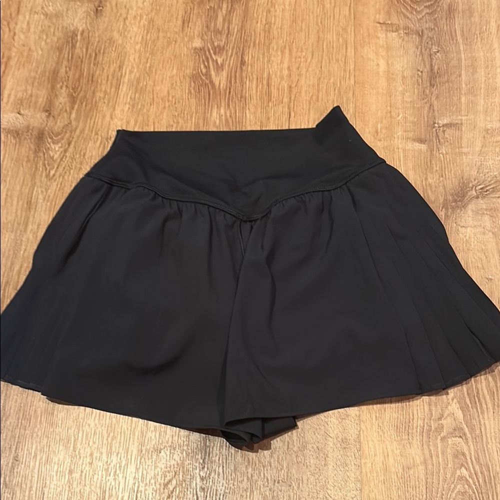 Aerie Black Pleated Shorts - Picture 3 of 4
